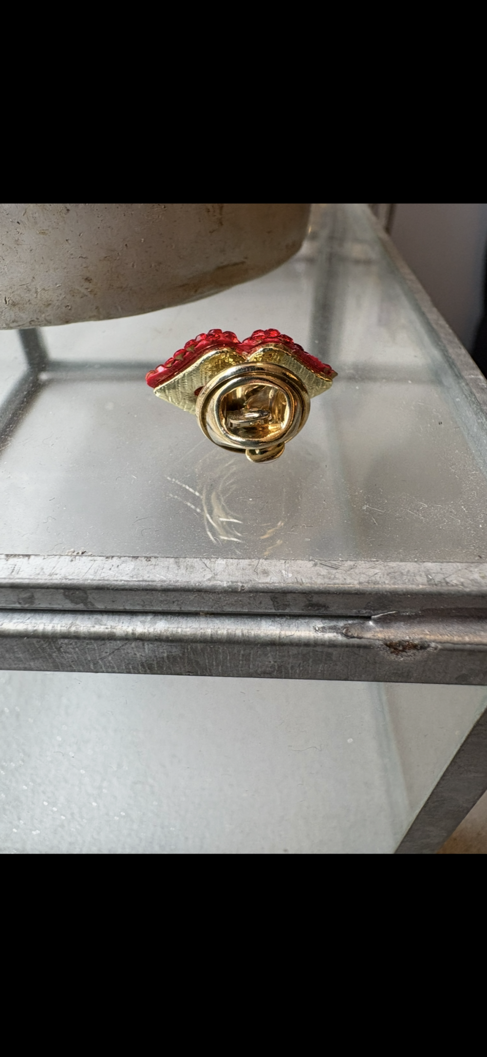 Pin's bouche strass rouge – Image 2