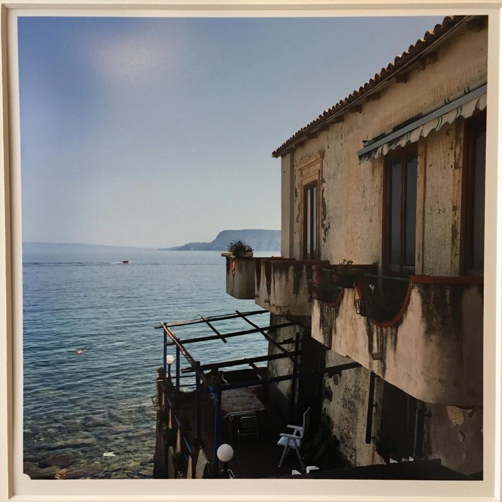 Série 'Une lumière d'été' - 'Balcon sur la mer' (Photographie Emma Boniface)
