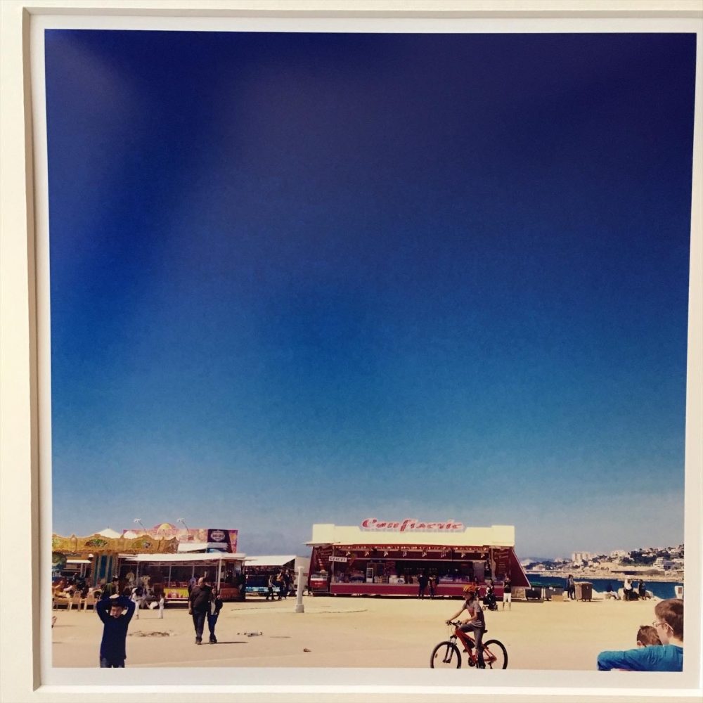 Série 'Une lumière d'été' - 'Confiserie à la plage' (Photographie Emma Boniface) Grand format encadré 50x50cm – Image 5